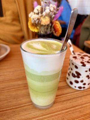 Matcha Latte • Erbsenmilch  at Café Schwestis in Sachsen