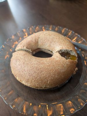 Whole-wheat bagel with apple jam (SO GOOD!!!) at Jungle Pimfy - 동물책방 정글핌피 in Seoul