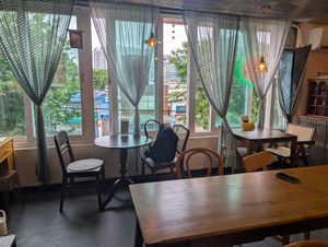 Tables at Jungle Pimfy - 동물책방 정글핌피 in Seoul