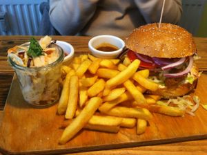 Vegan Chilli-Cheese-Burger  at Schnell Veg in Dusseldorf
