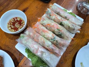 Fresh spring rolls with tofu and veggies at Hoàng Long Quán Bar & Restaurant in Ninh Bình
