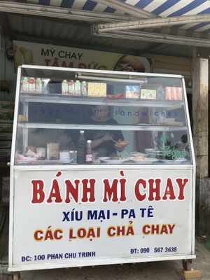 Food cart at Banh Mi Chay Tam Duc in Hue