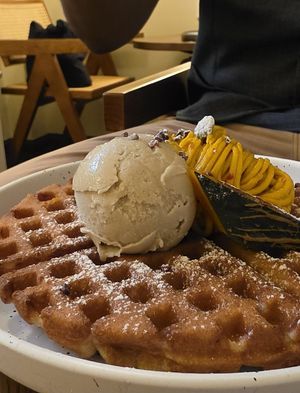 Vegan sweet potato waffle at mute Milk Coffee & Bake in Tokyo