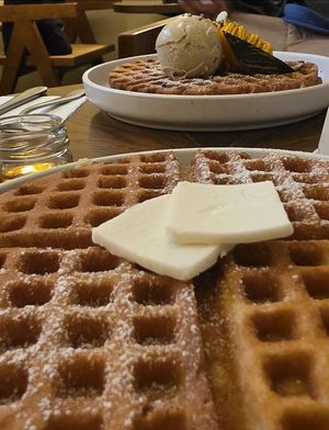 Vegan butter plain waffle at mute Milk Coffee & Bake in Tokyo