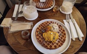 Vegan waffles at mute Milk Coffee & Bake in Tokyo