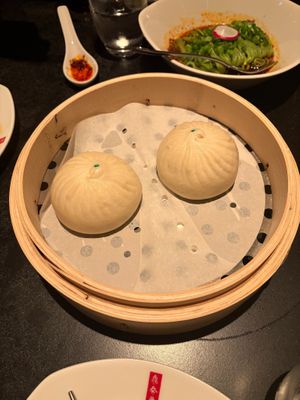 Vegan Bao Buns at Din Tai Fung 鼎泰豐 in Vancouver