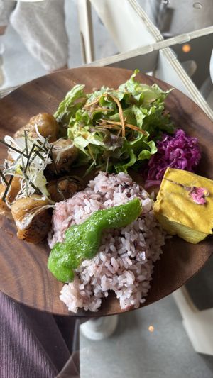 Teriyaki chicken Buddha bowl  at Stope. Vegan Cafe in Kyoto