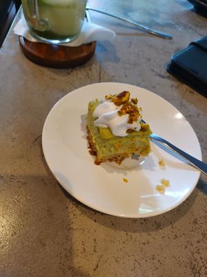 Pistachio cake at Vege Miasto in Warsaw