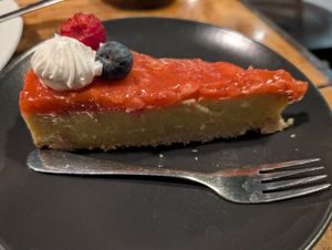 Cheesecake at Vege Miasto in Warsaw