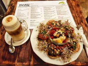Pumpkin Spiced Latte with Oat milk
Buckweat Pancakes with veg stew at Vege Miasto in Warsaw