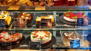 Les desserts at Vege Miasto in Warsaw