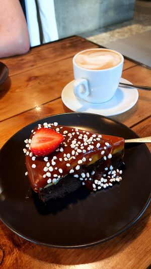 Brownie caramel & cappuccino at Vege Miasto in Warsaw
