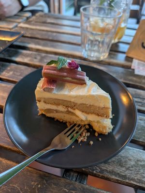 Rhabarbertorte at Vege Miasto in Warsaw