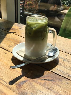 Matcha latte with rice milk at Vege Miasto in Warsaw