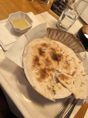 Fladenbrot mit Knoblauch und Olivenöl mit Salz zum dippen at Como prima in Mecklenburg-vorpommern