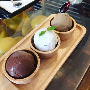 almond chocolate, coconut and cappuccino  at Iconic Ice Cream in Chiang Mai