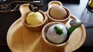 Blue Love, rhum-mango and cappuccino flavors at Iconic Ice Cream in Chiang Mai