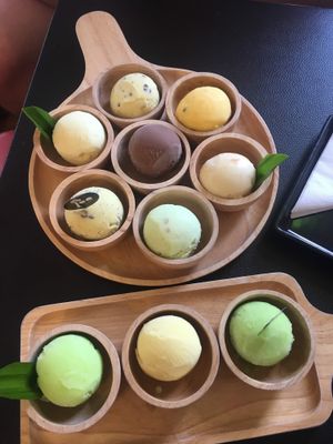 10 scoop "family" board - greedy me didn't need a family to help me finish all this!!  at Iconic Ice Cream in Chiang Mai