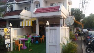 outside Ice Love You at Iconic Ice Cream in Chiang Mai