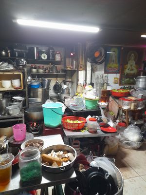 Over loaded kitchen at Quán chay Cát tường in Thành Phố Hồ Chí Minh