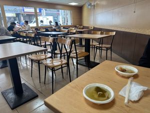 Main dining area at Yanagiya Vegetarian Restaurant in Taoyuan City