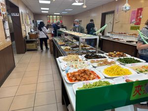 Shortly after opening time at Yanagiya Vegetarian Restaurant in Taoyuan City