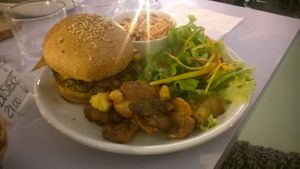 Burger at Hobbes in Paris