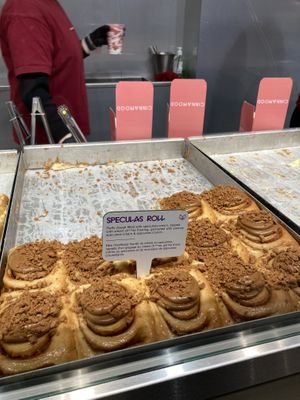 Rolls with two leaves are vegan - most are vegan   at Cinnamood in Grand Est