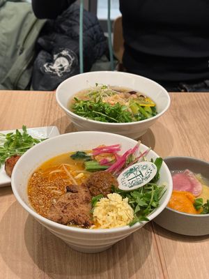 Ramen y gyozas  at T's TanTan Ecute Ueno in Taito City