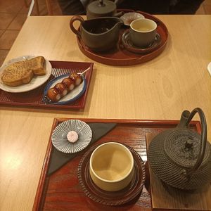 Two different types of tea with two sweets at Ikiya in Veneto