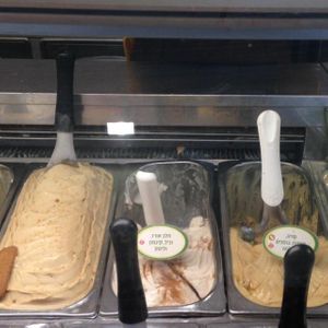 Vegan: Soymilk/Lotus, Rice Milk/Cinnamon, Almond Milk/Coconut at Vaniglia - Ibn Gvirol in Tel Aviv