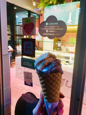 Lotus and hazelnut-chocolate ice-cream  at Leggenda - Rothschild in Tel Aviv