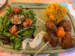 Falafel e arroz inesquecível ! at Malak in Santiago De Compostela