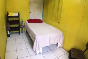 Single room with shared bathroom, home stay at Veronica's Place in Puerto Viejo De Talamanca