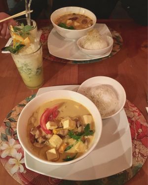 Curries and mojitos at Pad Thai in Santiago