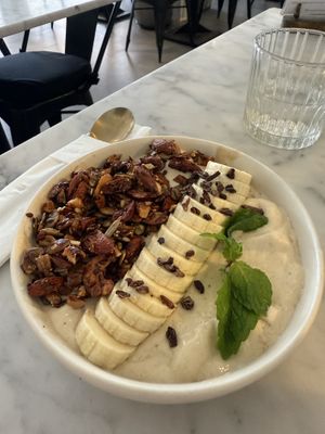 Peanut butter smoothiebowl😍  at Honey, in Kabupaten Badung