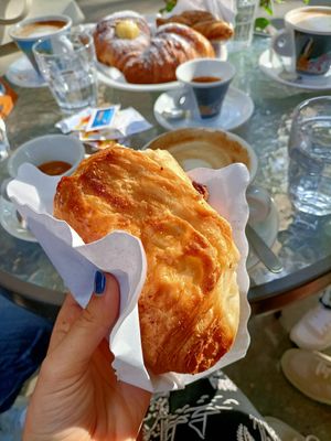 Sfogliatina con mele e uvetta at Caffe Trastevere in Rome