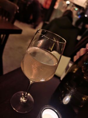 Sin alcohol glass of the moment at Présent in Paris