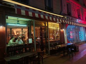 Facade at Présent in Paris