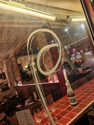 Logo at Présent in Paris