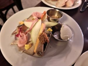 Vegan cheese plates at Présent in Paris