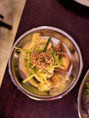 Mimosa leeks with Joris sauce at Présent in Paris