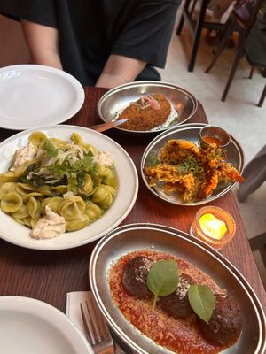   at Présent in Paris