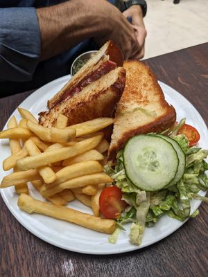 Croque monsier at Présent in Paris