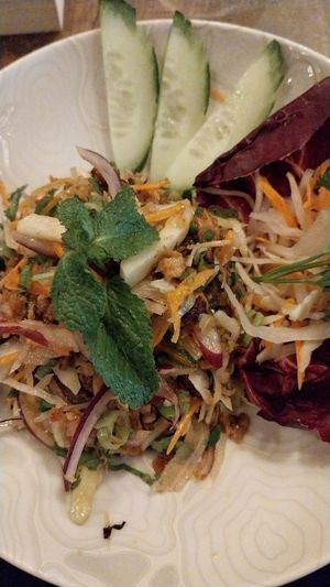 Vegan "beef" salad at Les Amants Verts in Paris