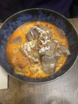 Curry Massamam with fake beef  at Les Amants Verts in Paris