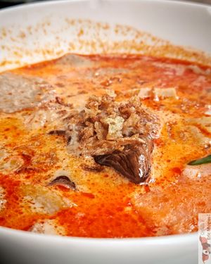 Kaeng massaman, Massaman Curry with coconut milk, potatoes, sweet potato, taro, eggplant, peanut, chickpea and tofu at Les Amants Verts in Paris