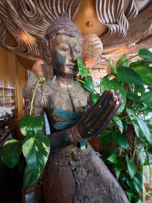Deco at Les Amants Verts in Paris