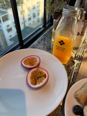 Passionfruit with passionfruit juice at Ding Doong Restaurant in Hà Nội