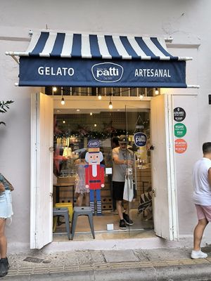Puerta at Patti Gelateria Santo Domingo in Bolívar